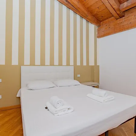 Apartament Mansarda In Piazza Duomo