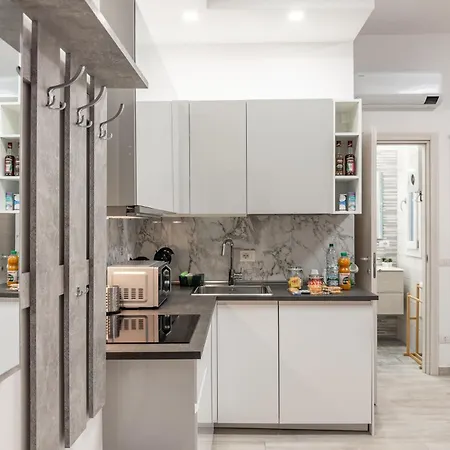 Chiara's Urban Oasis - - Duomo 8 Min * Milánó