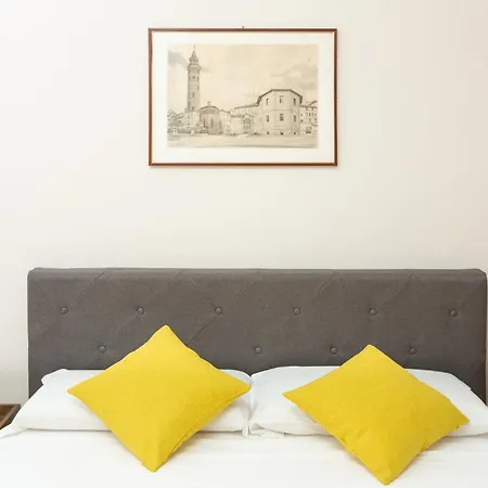 Artstay Porta Romana Apt, Parking, Centre Lejlighed