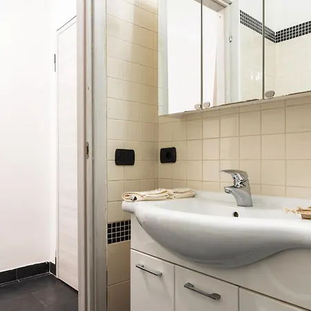 Flexyrent - Steps From Train Station Appartement Milan