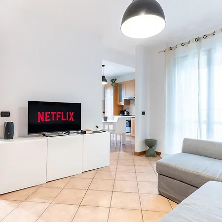 Luminoso Attico Con Garage Gratis Vicino Al Duomo E Allo Ieo 아파트