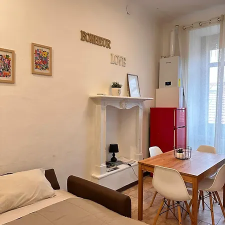 Apartment Elegant Near Metro Porta Romana,3 Fermate Subway-stop A Duomo, Wifi-netflix Free