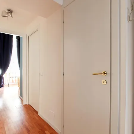 Hacca Collection - Chic 2br In Cool Porta Venezia District Apartment *