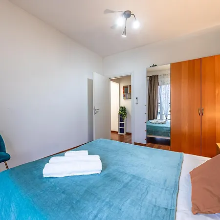 Porta Romana Luminoso Trilocale Con Balcone アパート *