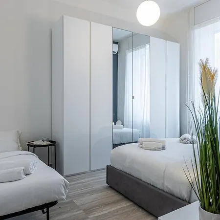 Apartament Lovely - 15 Minutes To Duomo *