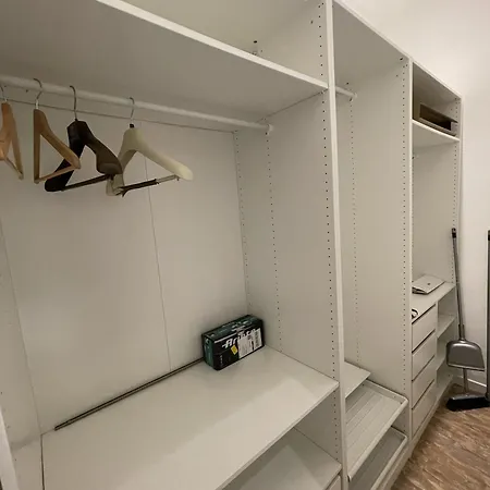 Artstay Exclusive Near Train Metro, Parking Apartment