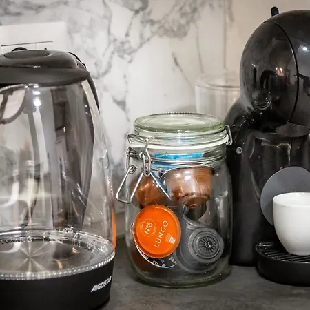 Chiara's Urban Oasis - - Duomo 8 Min Milánó