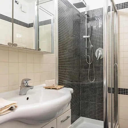 Flexyrent - Steps From Train Station Appartement