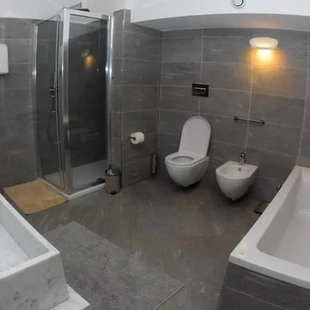 Luxury Loft With Sauna & Jacuzzi דירה *