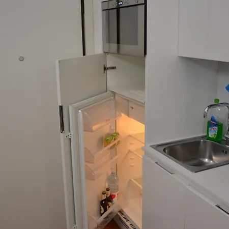 Well Equipped Close To Apartmán *