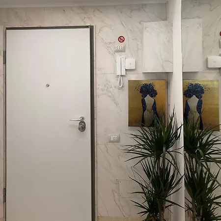 Апартаменты Rin Collection - 2br 2ba - 5 Min Walk To Metro & Train *