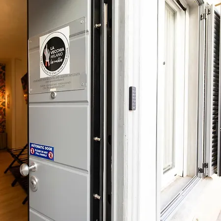 La Vecchia Milano-les Nubles Vannucci - Il Ballatoio E Il Cortile Daire Milano