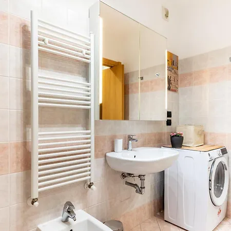 Luminoso Attico Con Garage Gratis Vicino Al Duomo E Allo Ieo