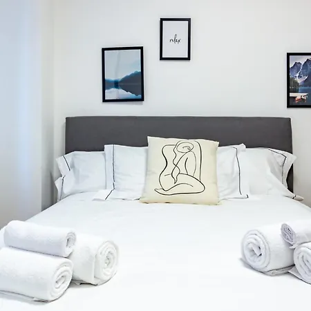 Apartmán Spacious 4-bed 2-bath, 3 Min Walk To M1 Bande Nere Milán