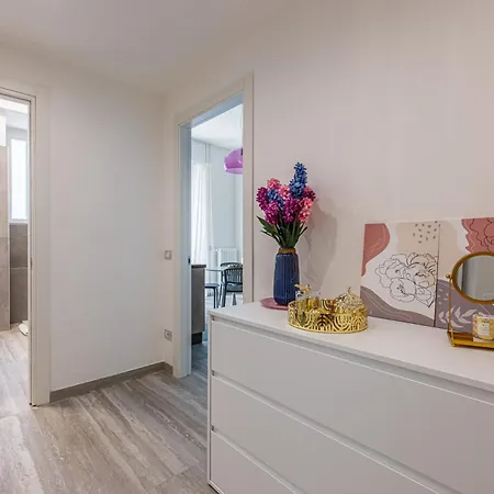 Lovely - 15 Minutes To Duomo Apartament *