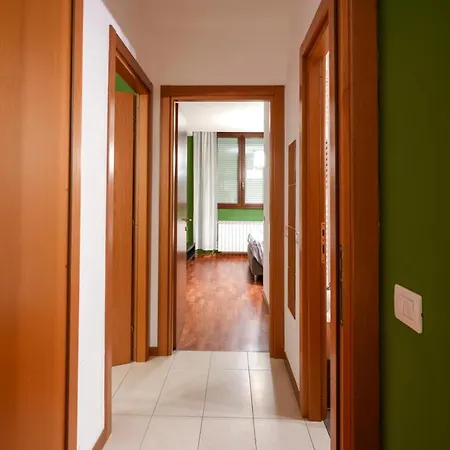 Apartamento Trilocale Col Giardino