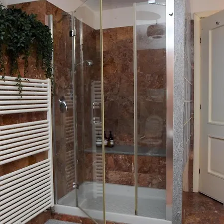 Luxury Loft With Sauna & Jacuzzi דירה *