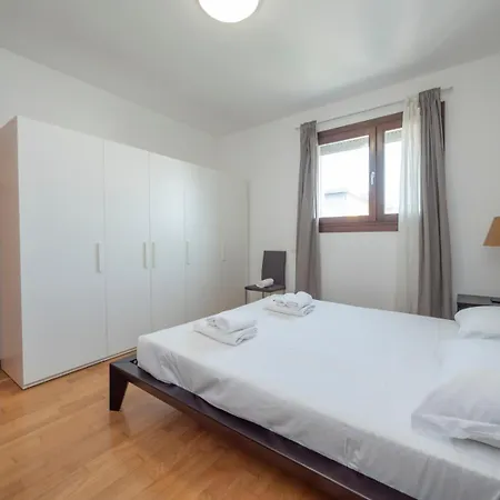 Bicocca, Free Parking, Private Garage, Metro M5 200m, Garden, Kids & Pet Friendly Milan