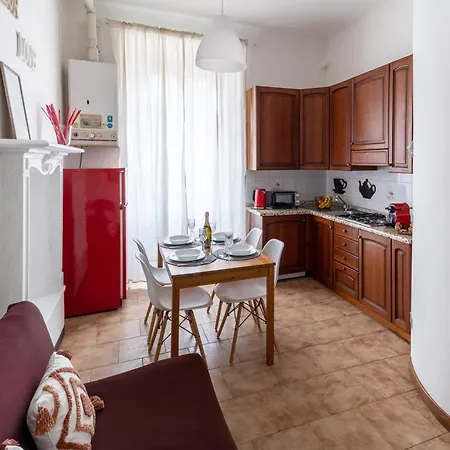 Apartment Elegant Near Metro Porta Romana,3 Fermate Subway-stop A Duomo, Wifi-netflix Free *