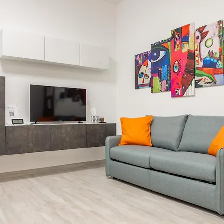 Chiara's Urban Oasis - - Duomo 8 Min * Milánó