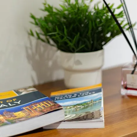 Spacious 4-bed 2-bath, 3 Min Walk To M1 Bande Nere Apartament Mediolan