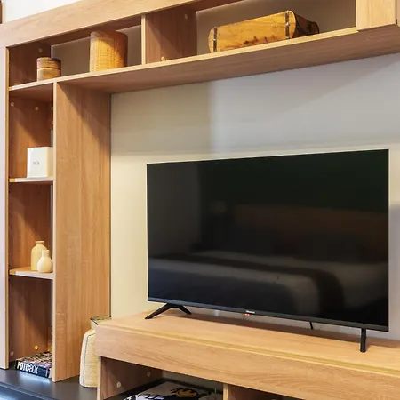 Flexyrent - Steps From Train Station Appartement