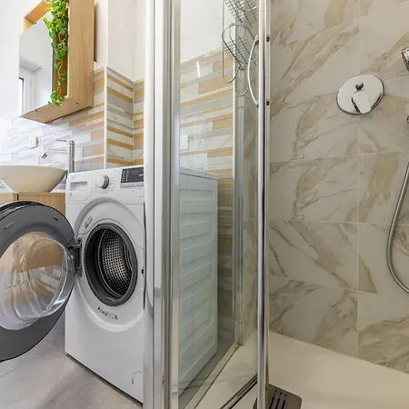 Porta Romana Luminoso Trilocale Con Balcone アパート