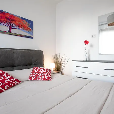 Apartamento Only 10 Min To Duomo, Free Private Parking Easy Living Milán