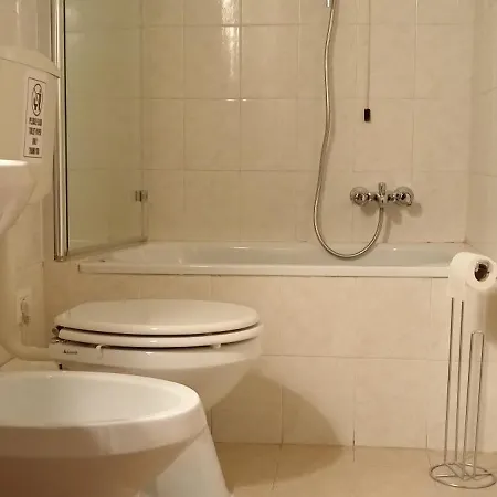 Apartament Domus Cassinis Metro And Trains At Your Doorstep *