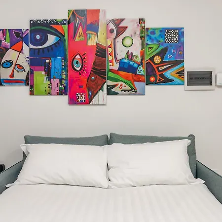 Chiara's Urban Oasis - - Duomo 8 Min *