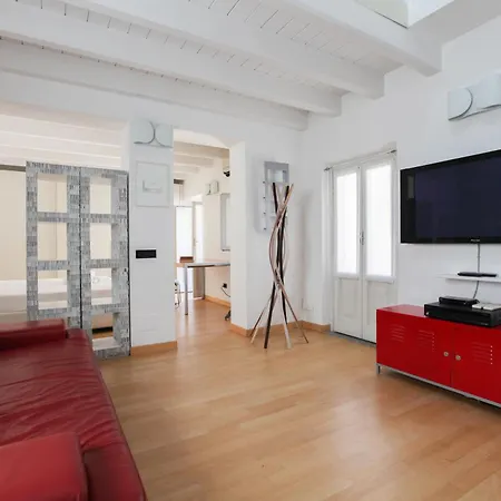 Hacca Collection - Open Space In Porta Ticinese
