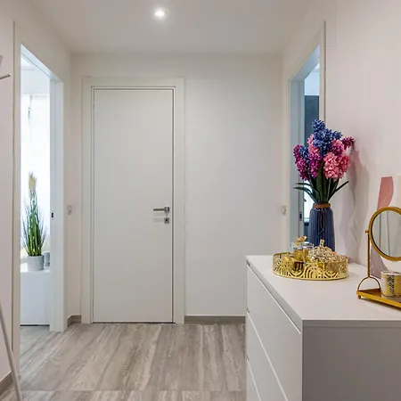 Lovely - 15 Minutes To Duomo Apartament