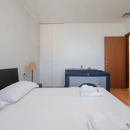 Bicocca, Free Parking, Private Garage, Metro M5 200m, Garden, Kids & Pet Friendly Appartamento