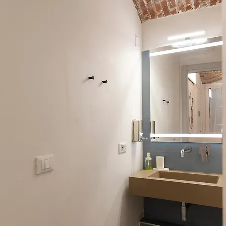 La Vecchia Milano-les Nubles Vannucci - Il Ballatoio E Il Cortile * Milano