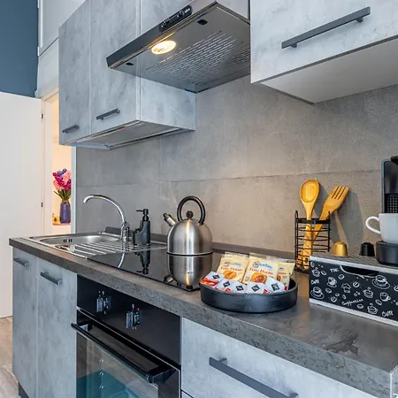 Lovely - 15 Minutes To Duomo Apartment *