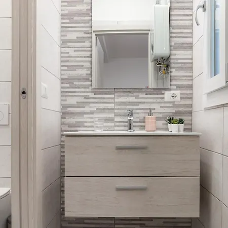 Apartman Chiara's Urban Oasis - - Duomo 8 Min Milánó