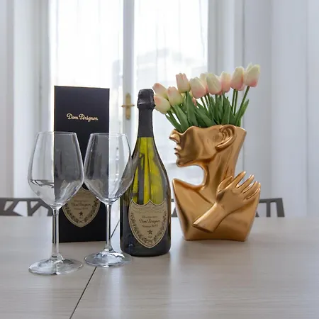 דירה Artstay - Exclusive In Porta Romana, Free Parking *