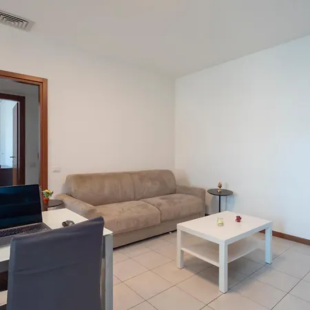 아파트 Bicocca, Free Parking, Private Garage, Metro M5 200m, Garden, Kids & Pet Friendly 밀라노