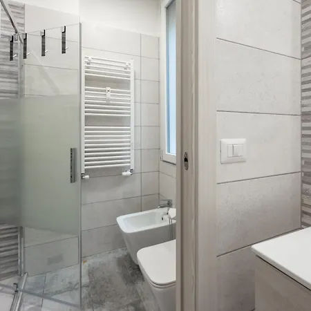 Chiara's Urban Oasis - - Duomo 8 Min *