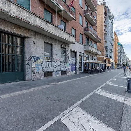 Apartament Lovely - 15 Minutes To Duomo *