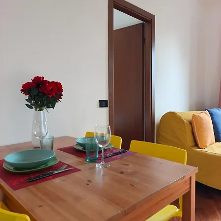 아파트 Center Urban Apt, Ac, Wifi, Metro M3 Duomo