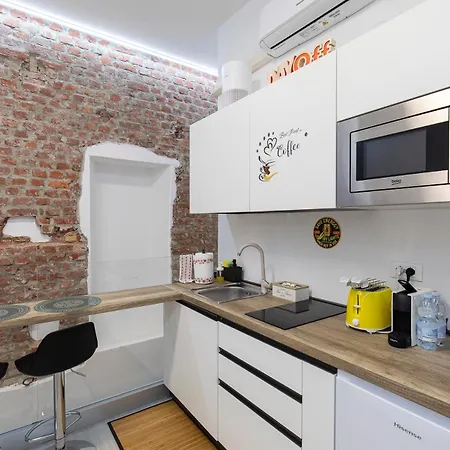 Daire La Vecchia Milano-les Nubles Vannucci - Il Ballatoio E Il Cortile *