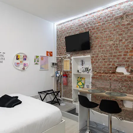 La Vecchia Milano-les Nubles Vannucci - Il Ballatoio E Il Cortile Daire Milano