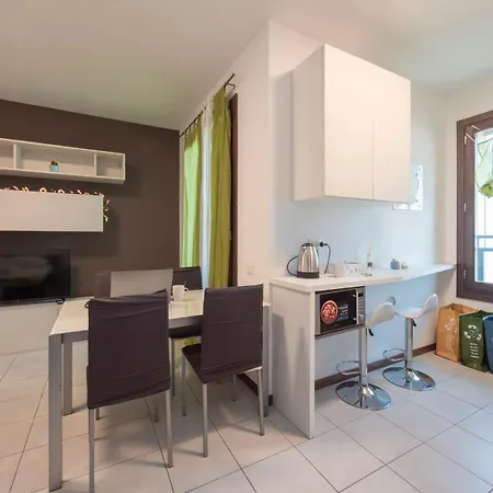 Bicocca, Free Parking, Private Garage, Metro M5 200m, Garden, Kids & Pet Friendly Lejlighed Milano