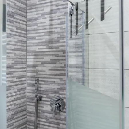 Chiara's Urban Oasis - - Duomo 8 Min Milánó