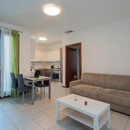 Bicocca, Free Parking, Private Garage, Metro M5 200m, Garden, Kids & Pet Friendly Lejlighed *