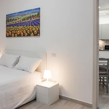 Chiara's Urban Oasis - - Duomo 8 Min * Milánó