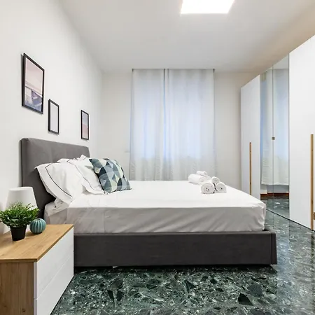 Spacious 4-bed 2-bath, 3 Min Walk To M1 Bande Nere Apartmán *