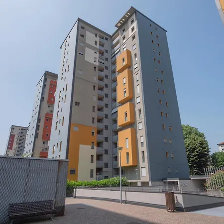 Bicocca, Free Parking, Private Garage, Metro M5 200m, Garden, Kids & Pet Friendly Милан