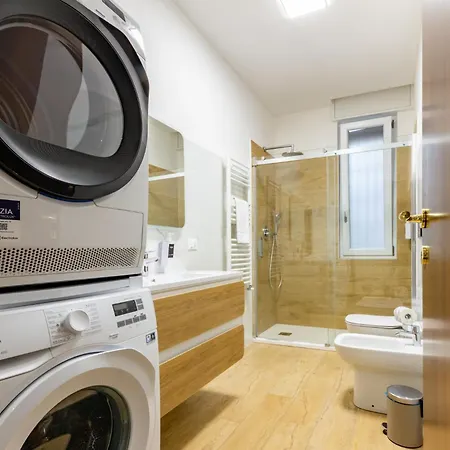 Spacious 4-bed 2-bath, 3 Min Walk To M1 Bande Nere